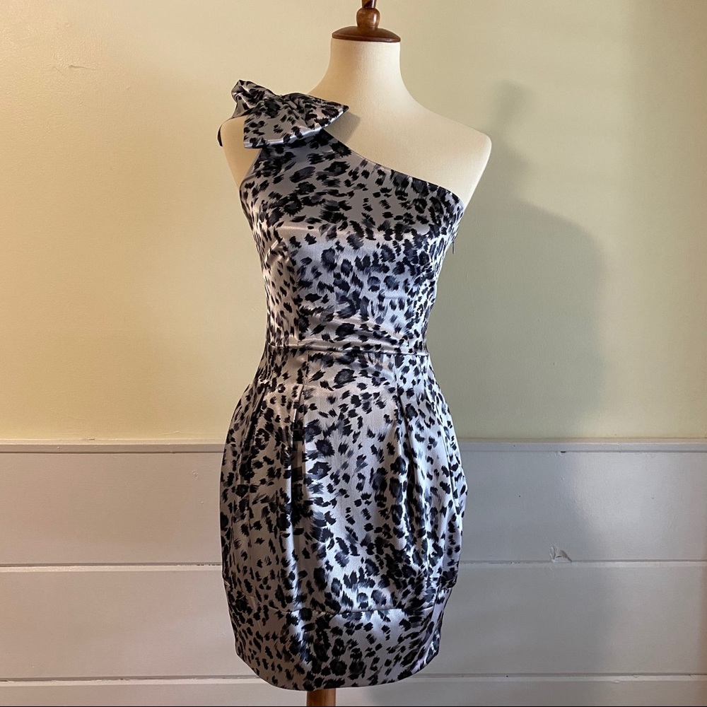 One shoulder silver leopard print bubble dress 7/8